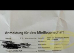 Ich interessiere mich für eine neue Wohnung. Ich musste vorweg ein Formular ausfüllen für Mietinteressenten. Dort war eindeutig vermerkt dass die Wohnung 1900 Fr. inklusive Nebenkosten Akonto, einem Parkplatz und einer Garage kostet. Dieses Formular habe ich unterschrieben abgegeben.